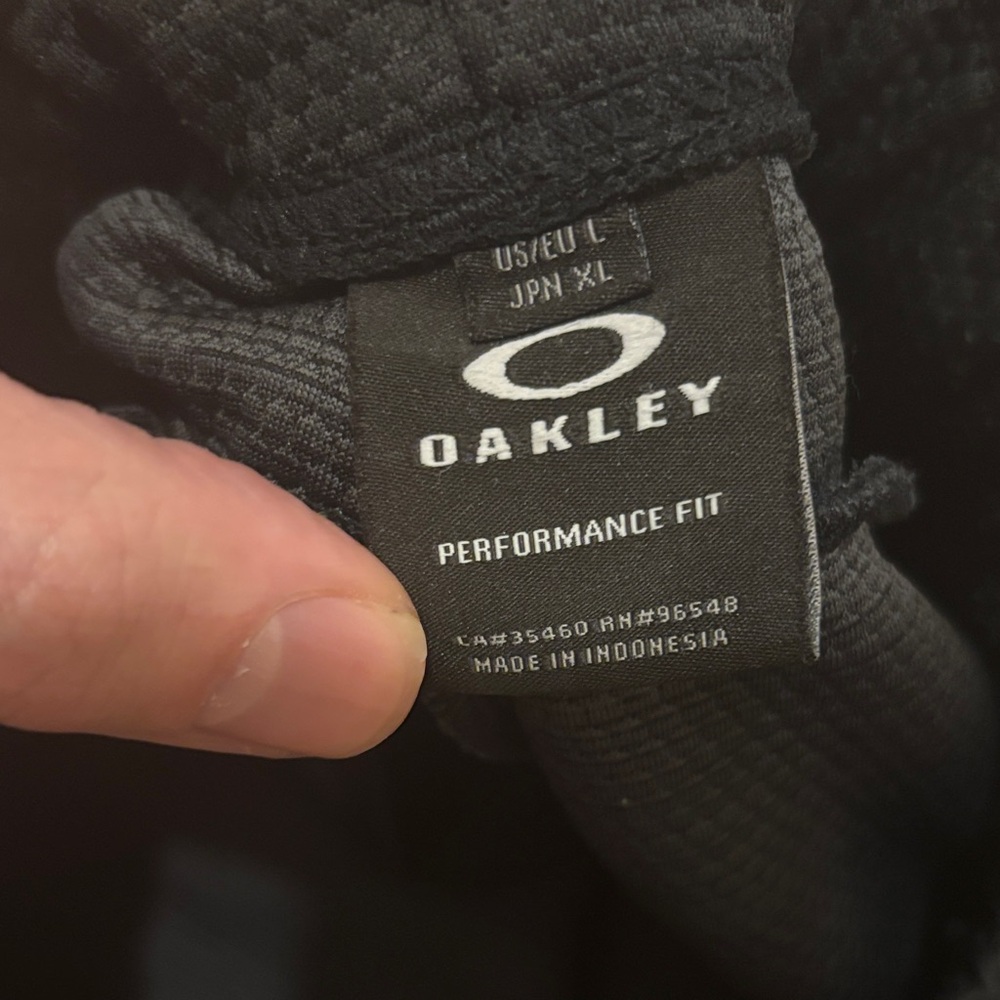 Oakley Charcoal Performance Fit Apparel - Picture 2 of 6